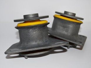 Подушка задняя, переднего подрамника (новая) Audi 100 4 gen. Avant (C4) Универсал (1991-1994) 050177-AU02 фото
